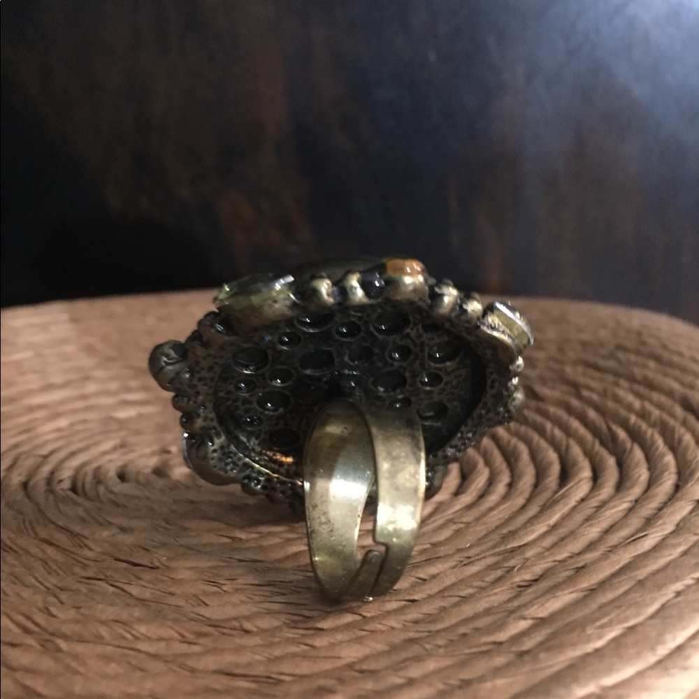 Large Center Green Stone Ring. - image 8